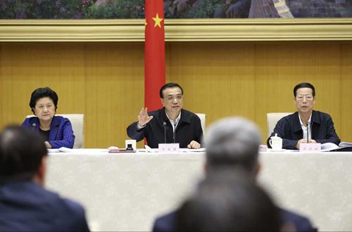 5月12日，国务院召开推进简政放权放管结合职能转变工作电视电话会议。中共中央政治局常委、国务院总理李克强发表讲话。中新社 刘震摄